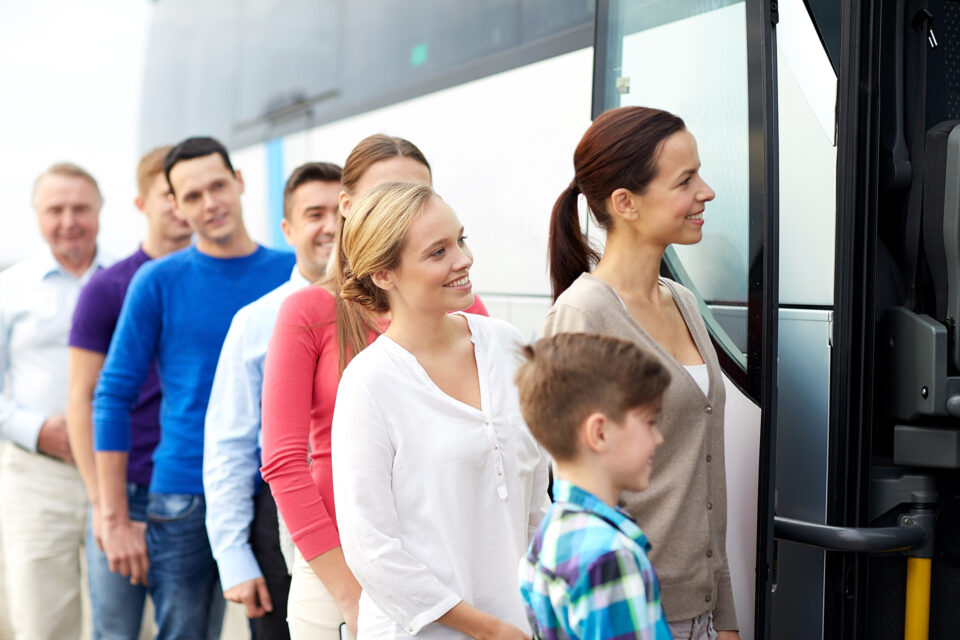 Le bus qui est passé hier matin avait des passagers différents de celui qui passe par là aujourd’hui dans l’après-midi.