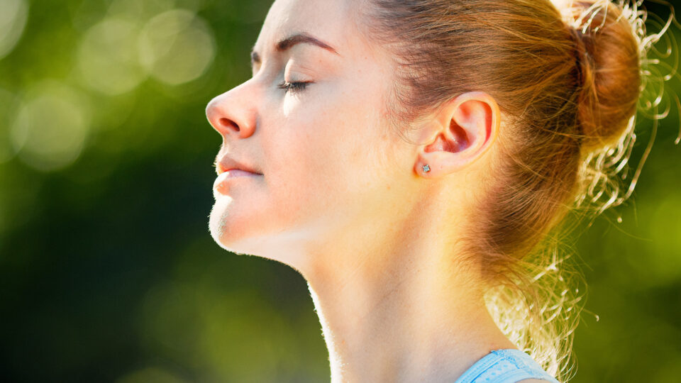 fermez les yeux et concentrez-vous sur votre respiration.