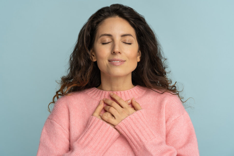 une femme qui se sent reconnaissante